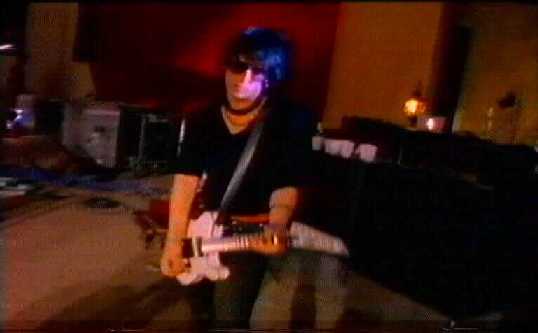 izzy1.jpg (11759 bytes)